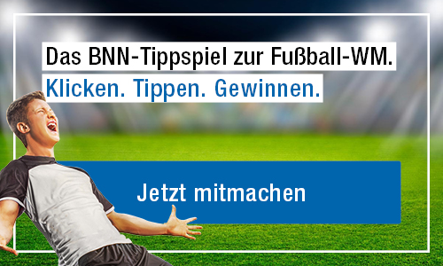 Werbegrafik zum BNN-Tippspiel zur Fußball-WM 2026 mit jubelndem Spieler und dem Aufruf „Klicken. Tippen. Gewinnen. Jetzt mitmachen